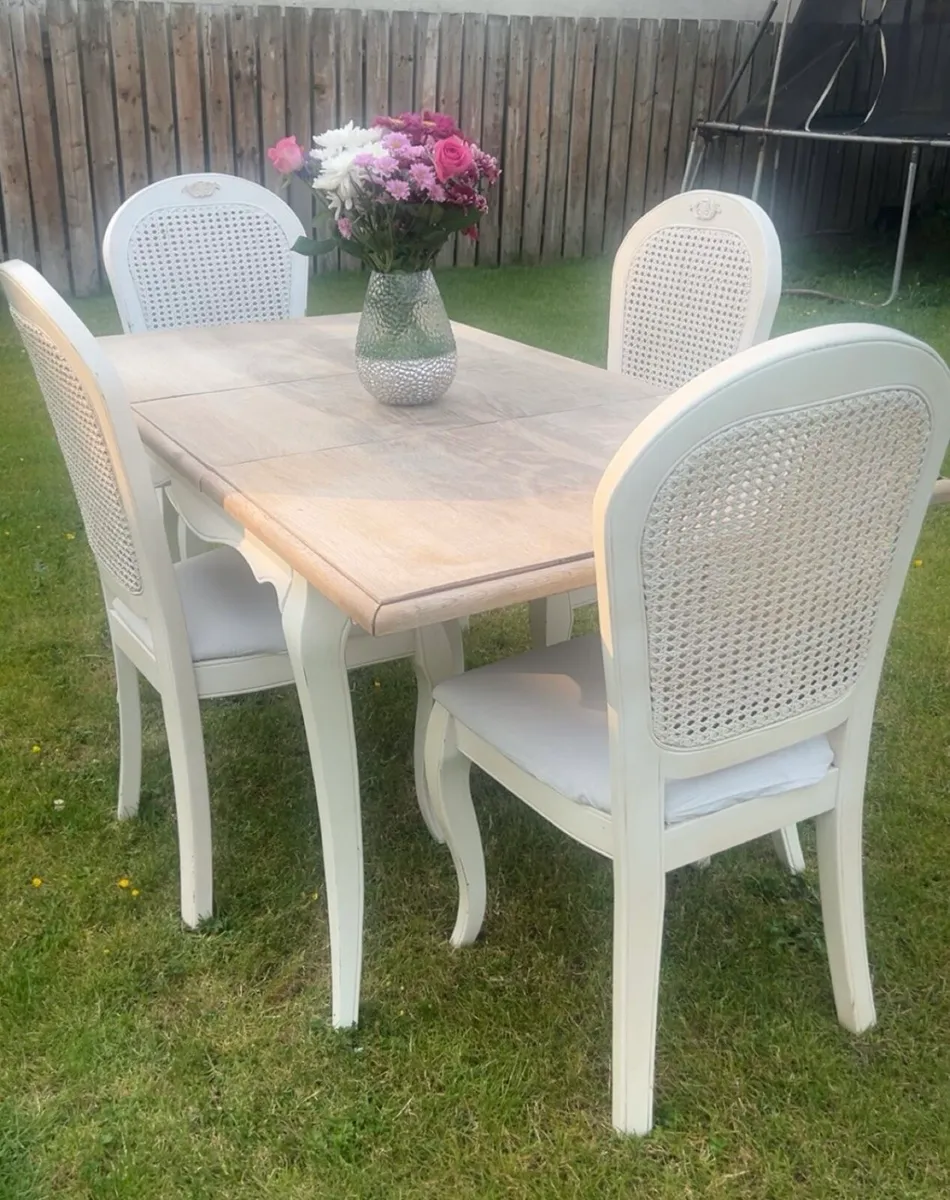 Dining table and 4 chairs - Image 1