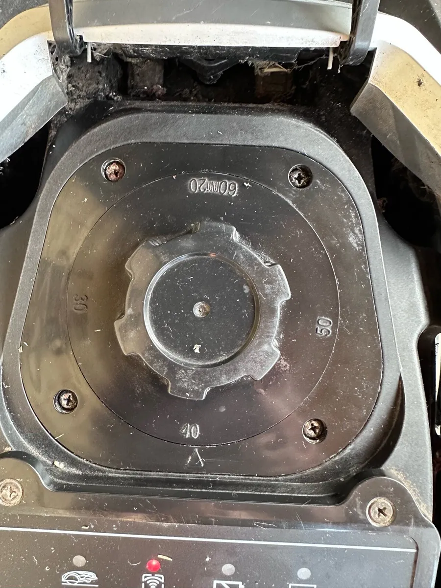Robot Mower Yardforce x100i - Image 4