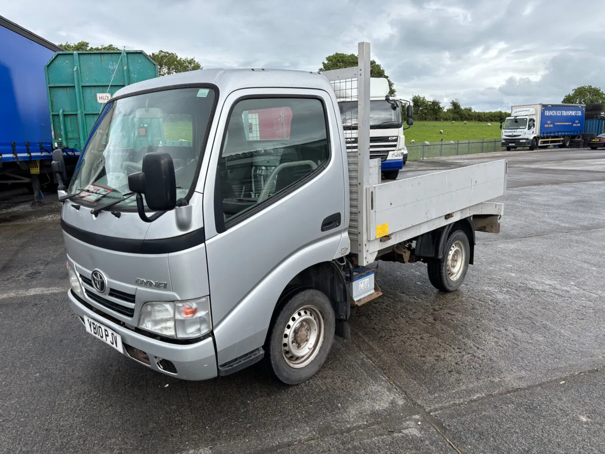 2010 Toyota Dyna drop side pickup  59 k miles - Image 2