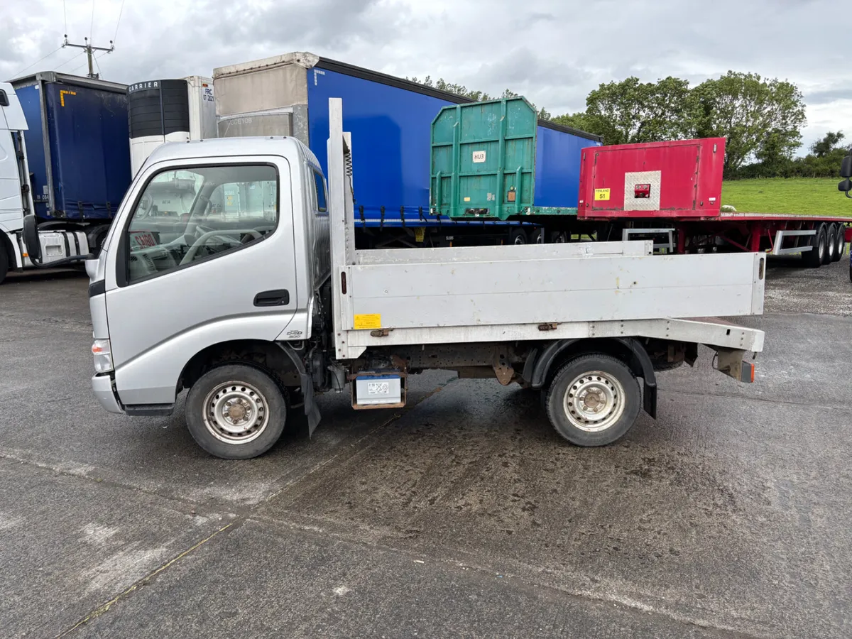 2010 Toyota Dyna drop side pickup  59 k miles - Image 4