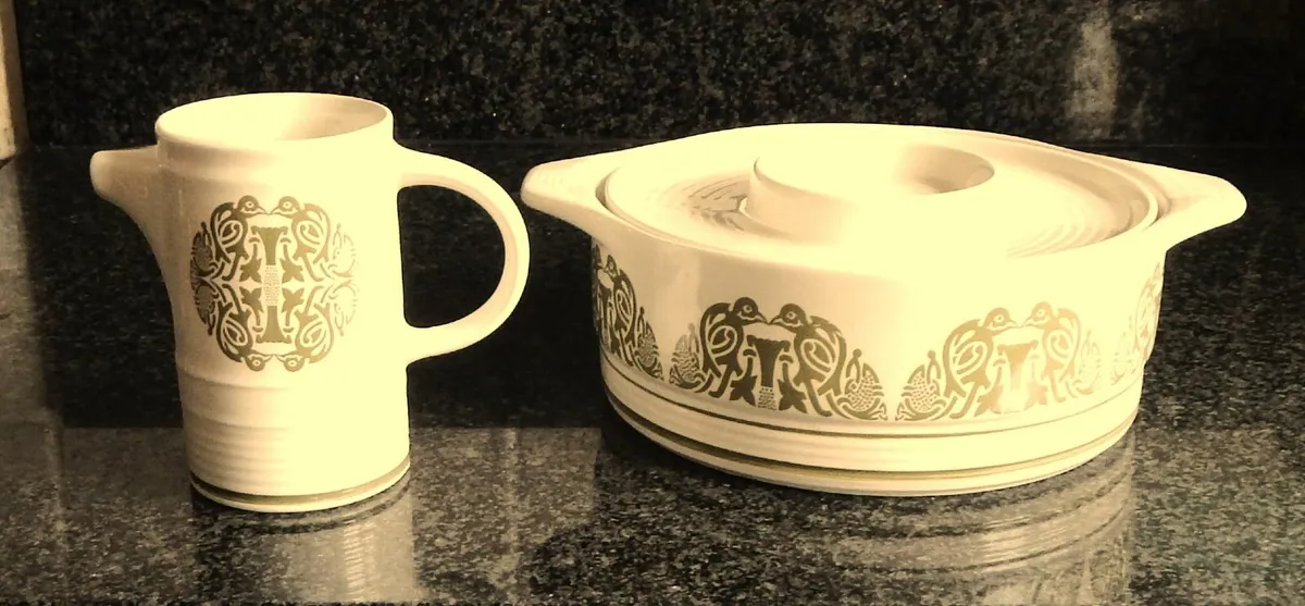 Arklow Pottery ‘Tree of Life’ design Jug & Dish - Image 1