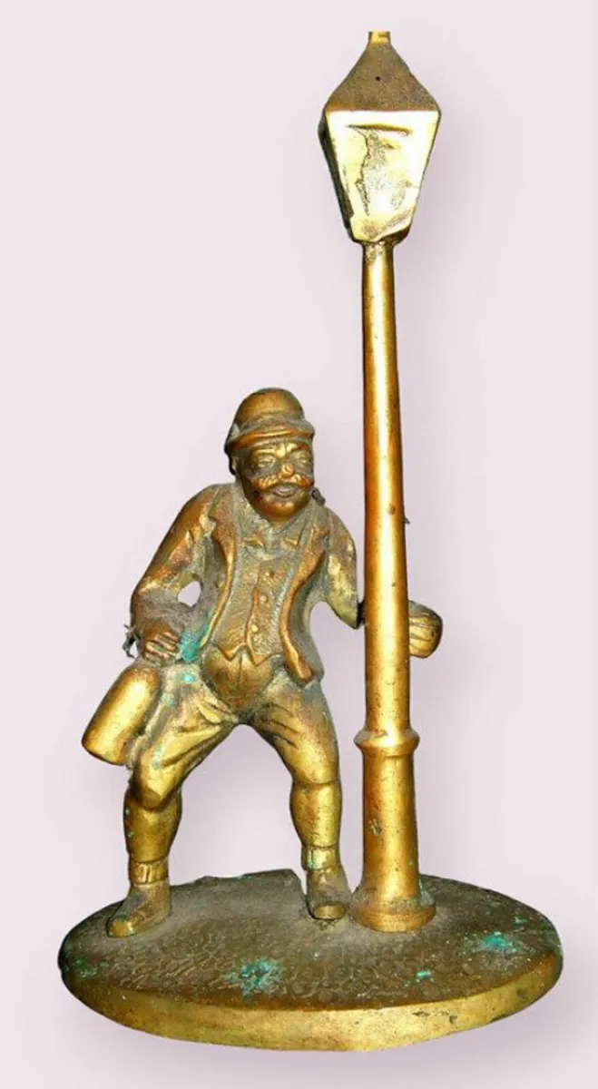 Vintage Brass 'Drunk on a Lamp Post' - Image 1