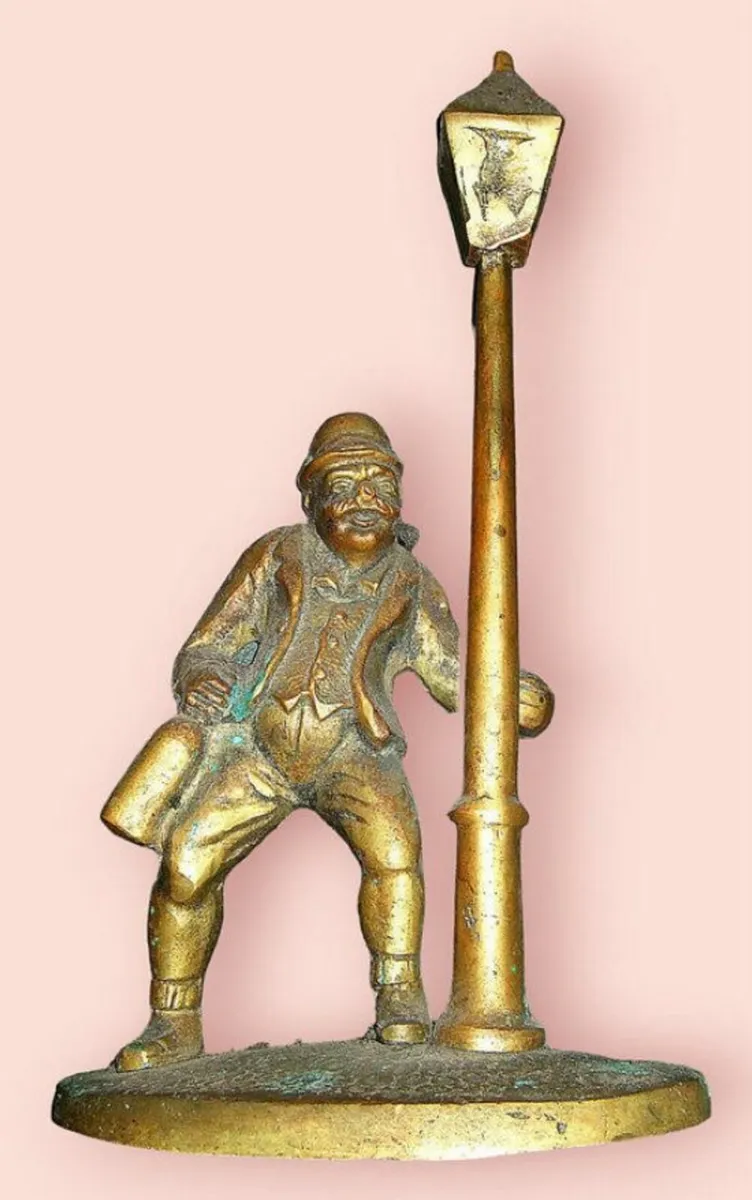 Vintage Brass 'Drunk on a Lamp Post' - Image 3