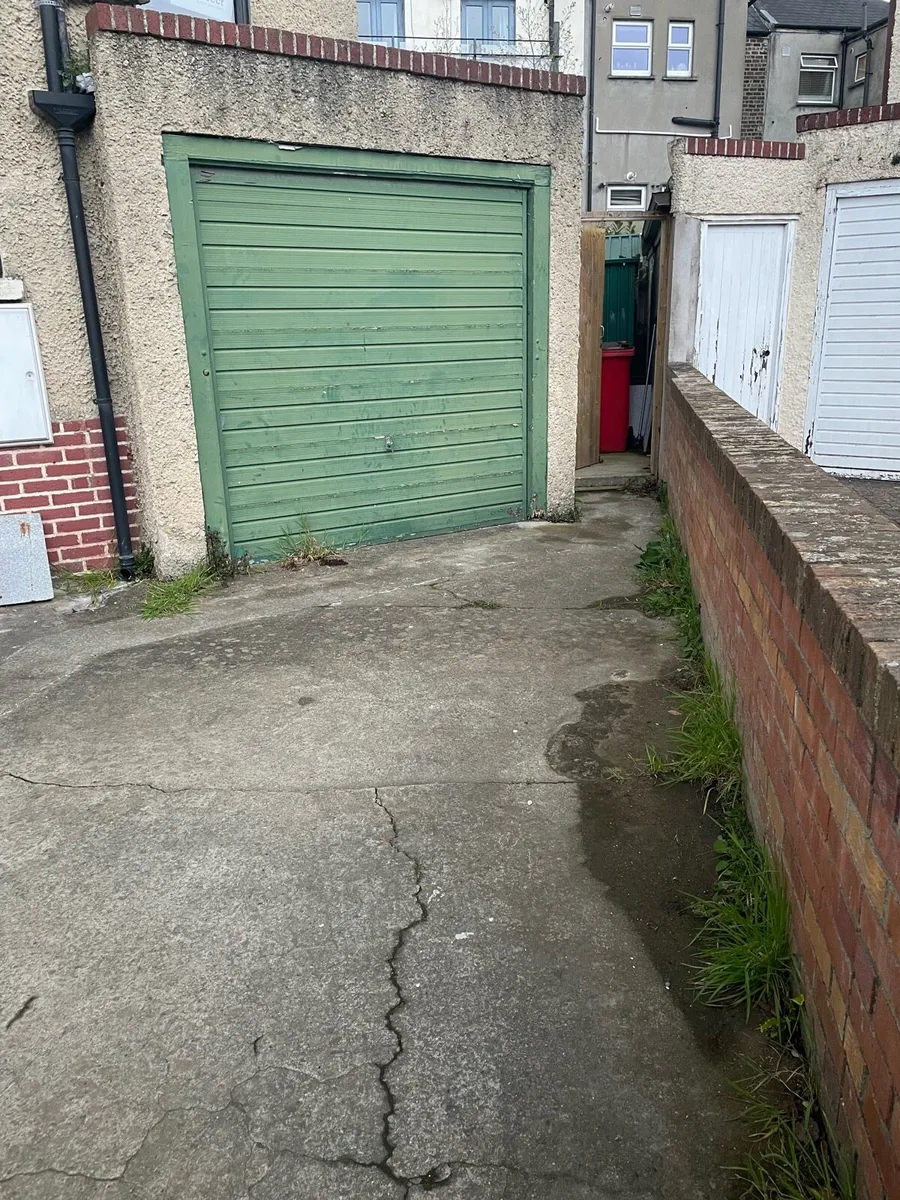 FREE garage door - Image 1