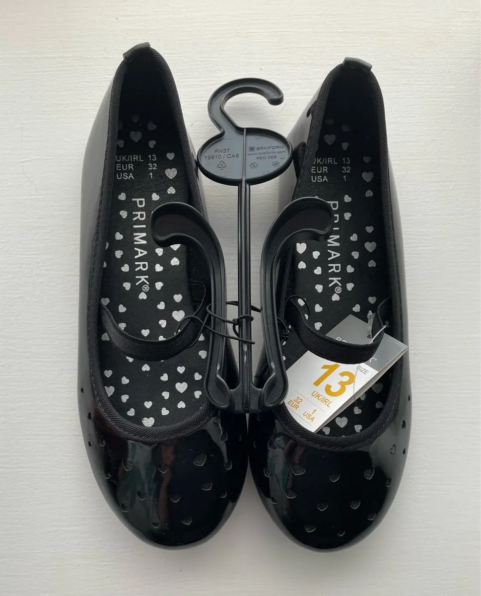 BRAND NEW Girls Pumps: Size 13