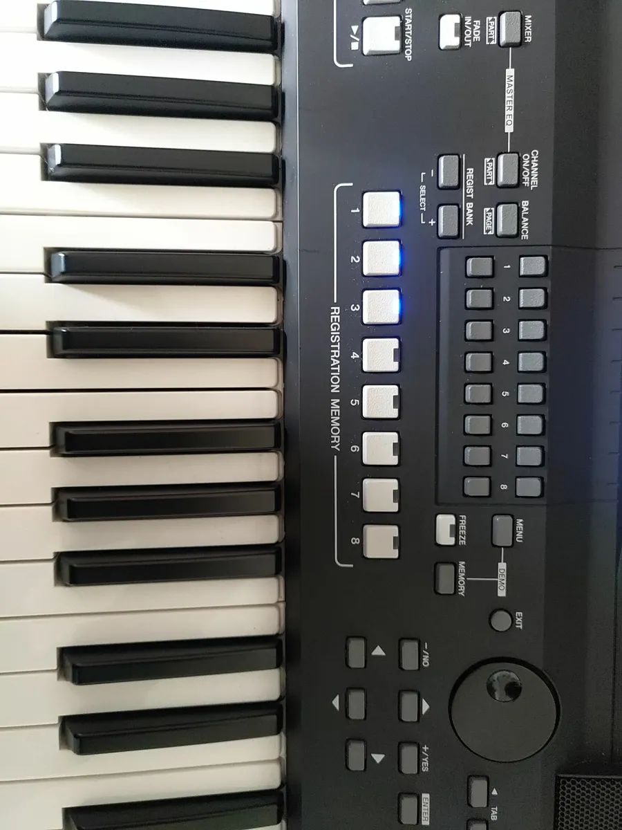 Yamaha keyboard - Image 4