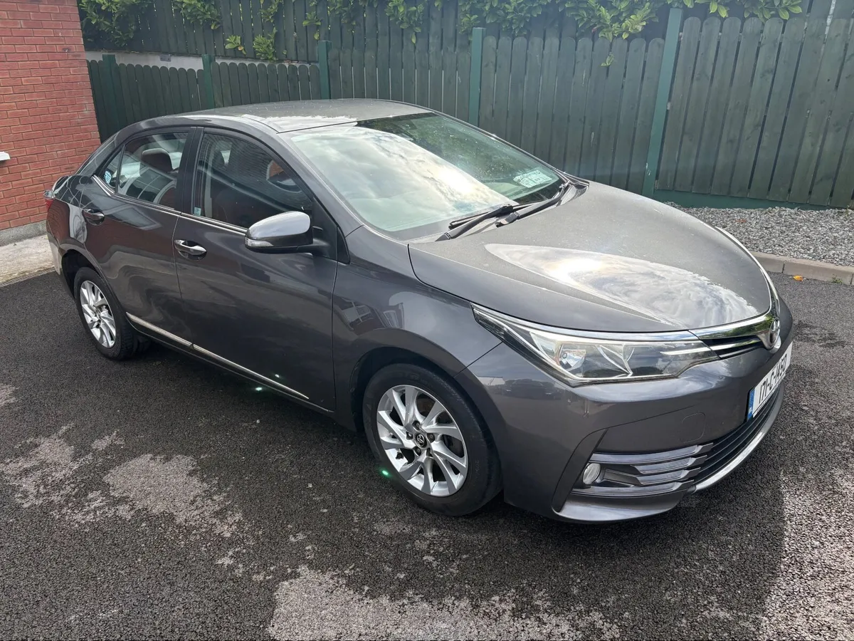 Toyota Corolla 2017 - Image 2