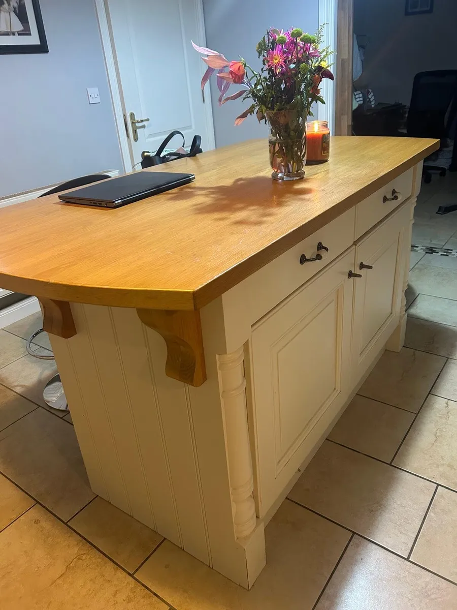 Kitchen Island - Image 1
