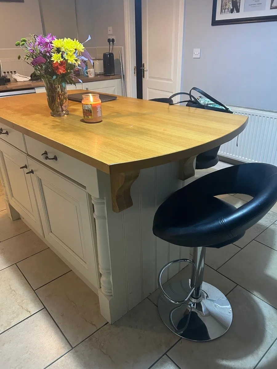 Kitchen Island - Image 2