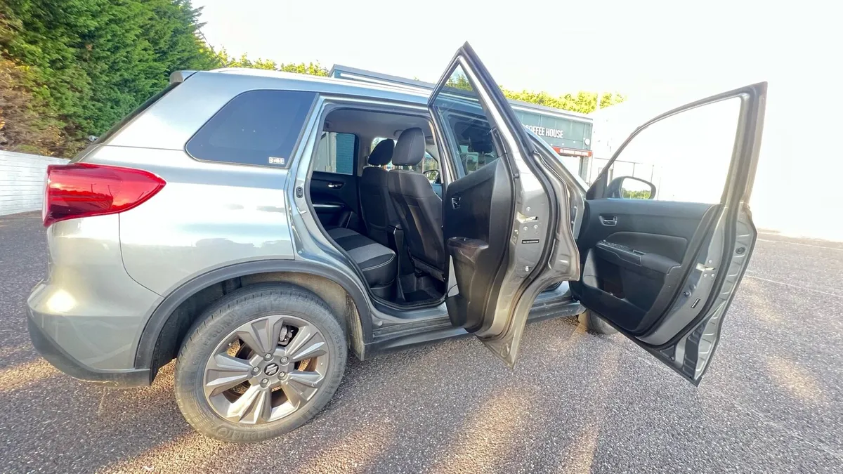 Suzuki Vitara 1.4 petrol hybrid - Image 4