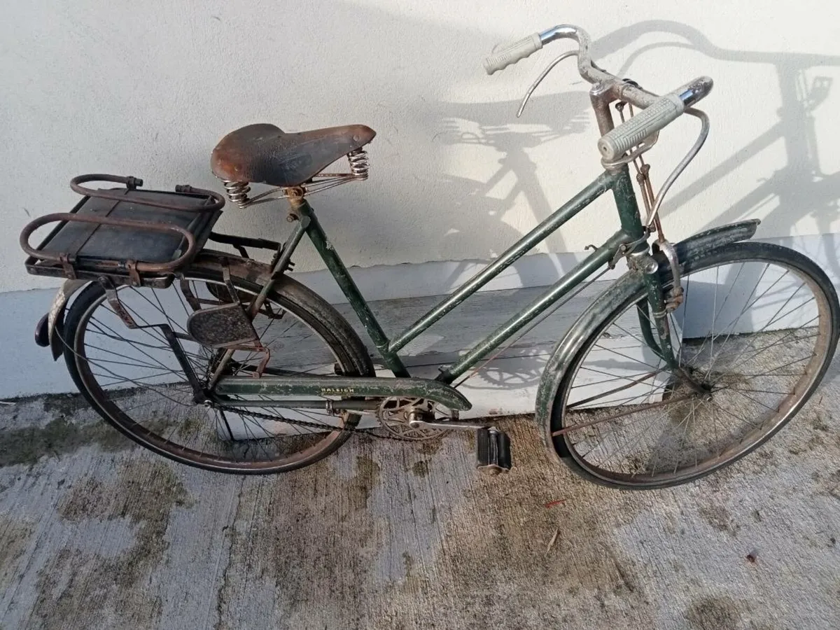 Ladies Raleigh high nelly bicycle - Image 1