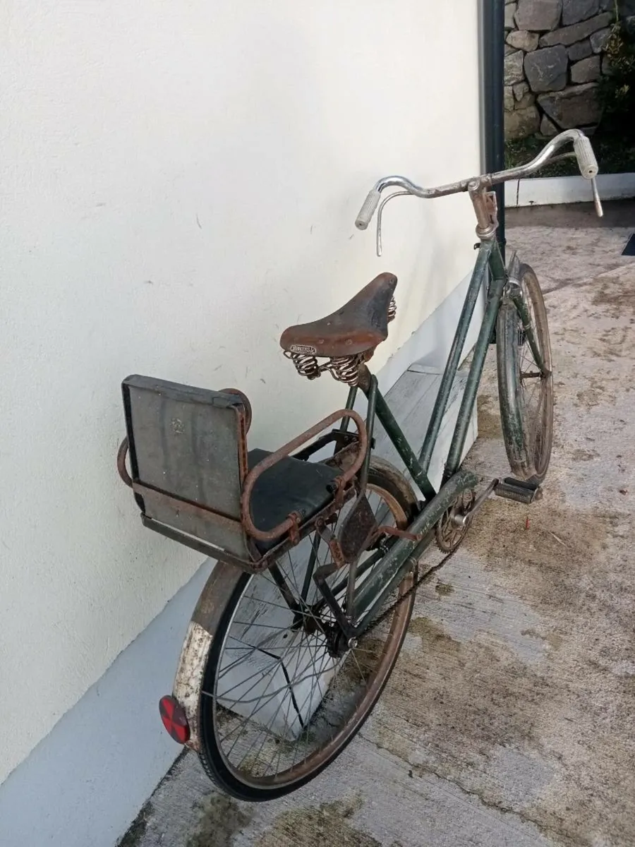 Ladies Raleigh high nelly bicycle - Image 1