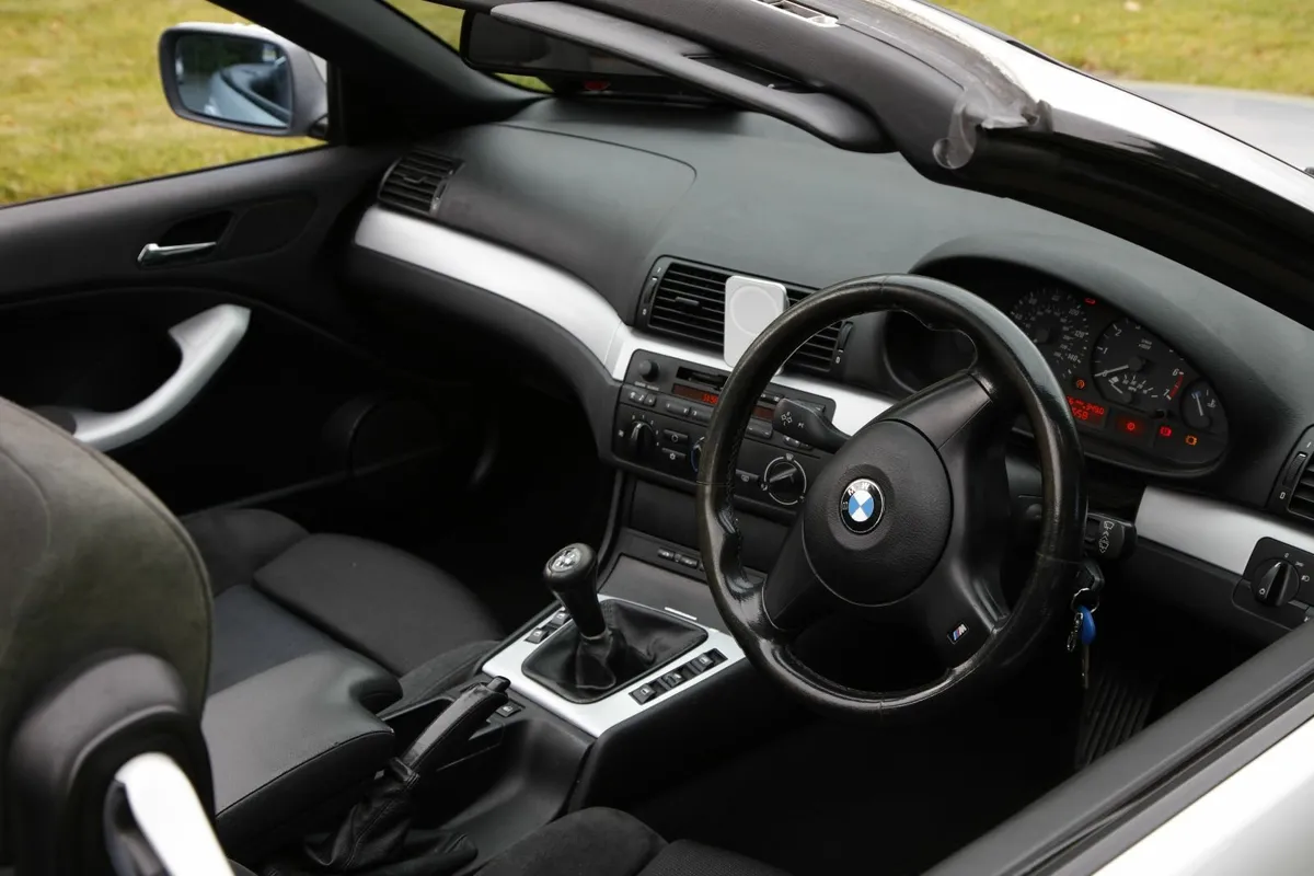 BMW 3-Series 2003 - Image 2