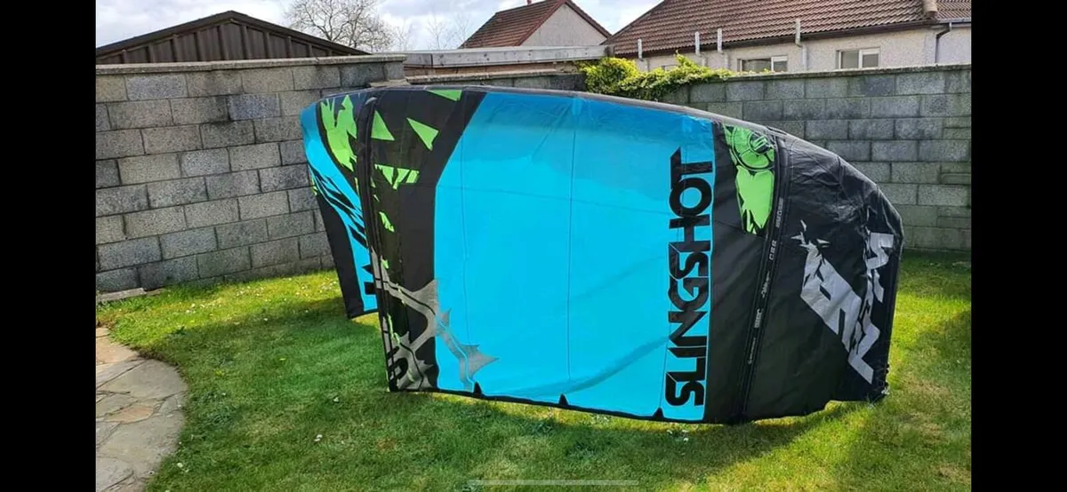 Kitesurfing - Image 1
