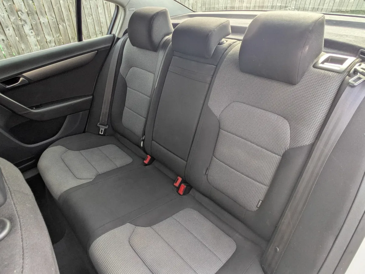 Volkswagen Passat 2012 - Image 4