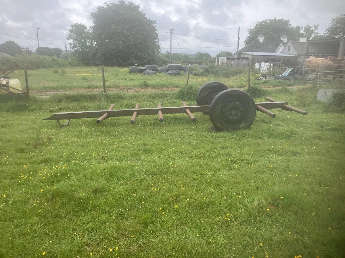 Bale trailer - Image 1