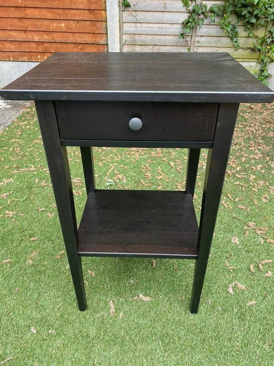 Wooden chest of drawers