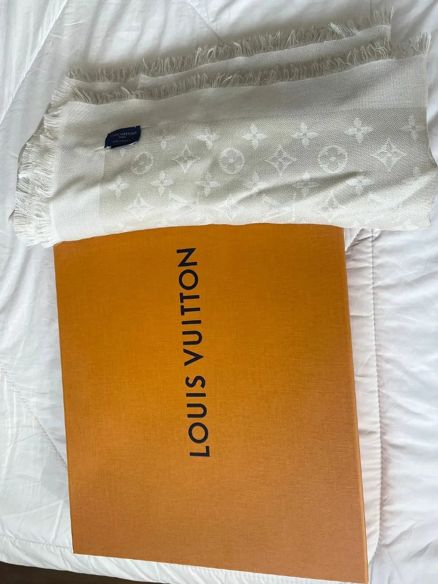 Louis Vuitton scarf - Image 2