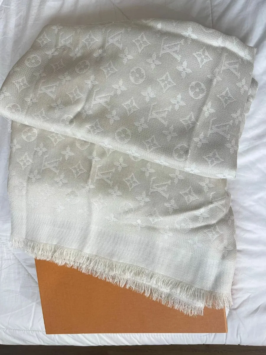 Louis Vuitton scarf - Image 4