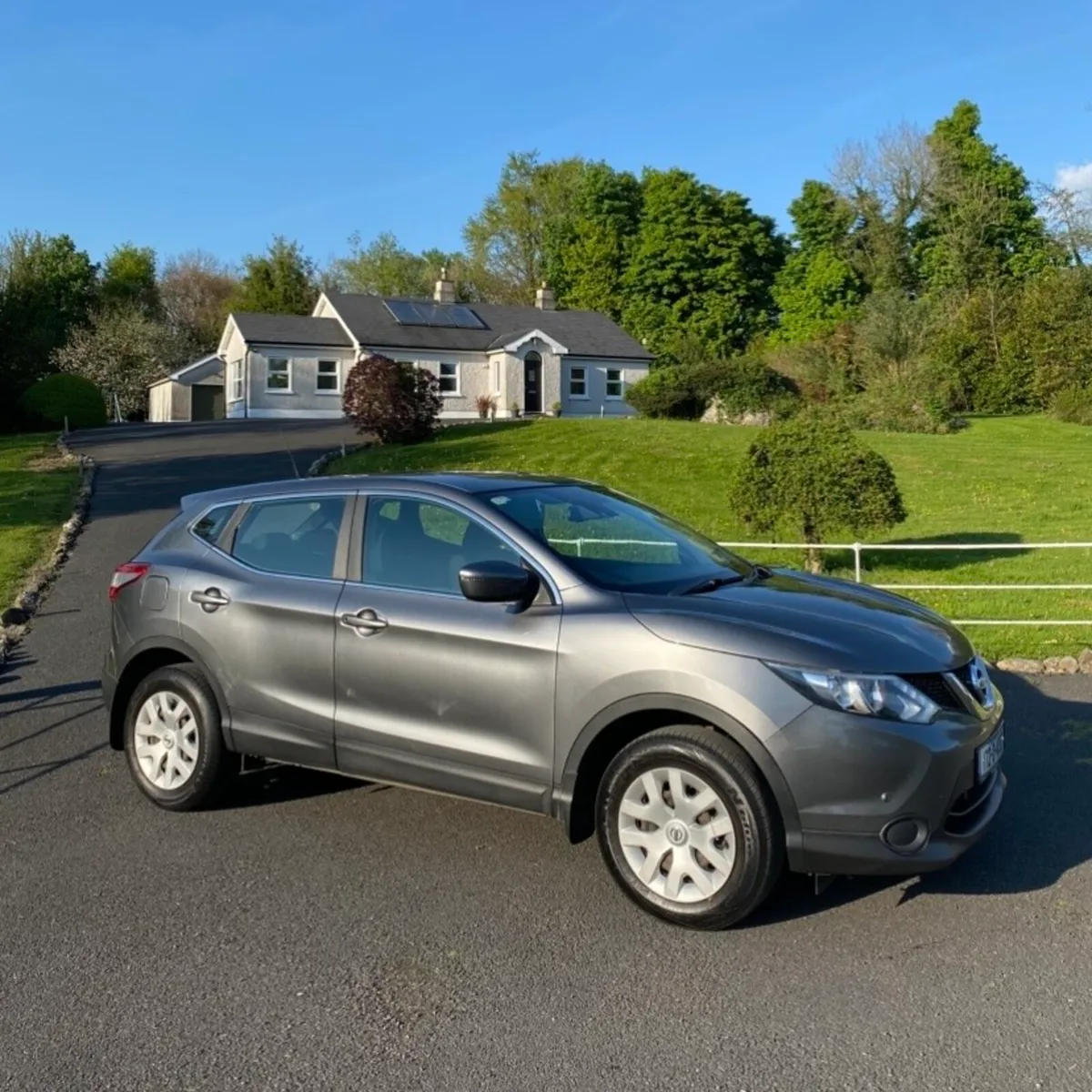 Immaculate low mileage Nissan Qashqai - Image 1