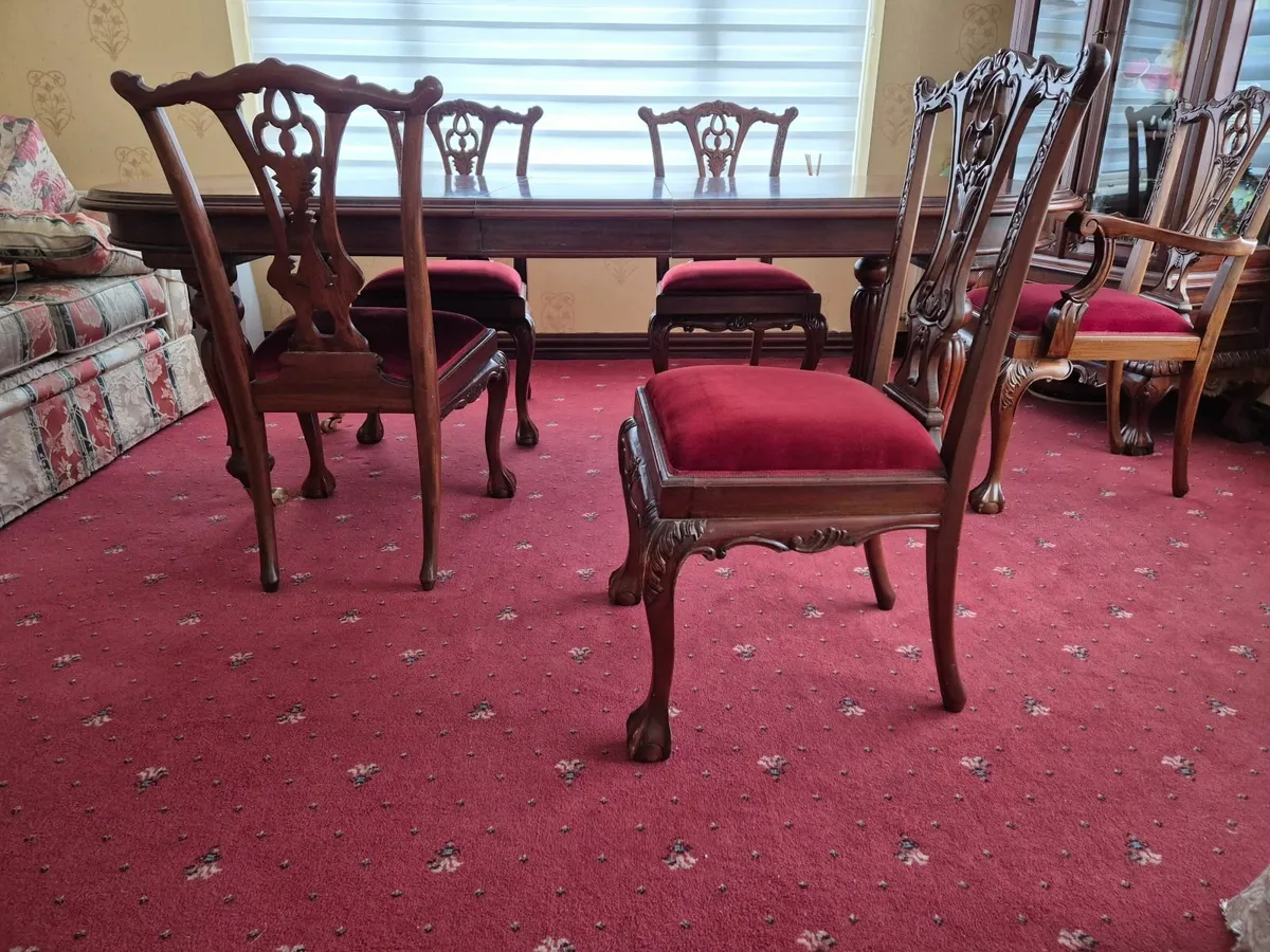 Fantastic set of table and chairs for sale - Image 2