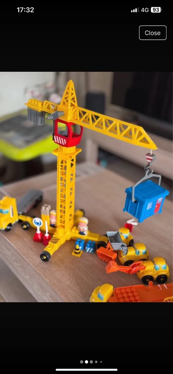 Construction toy crane - Image 1