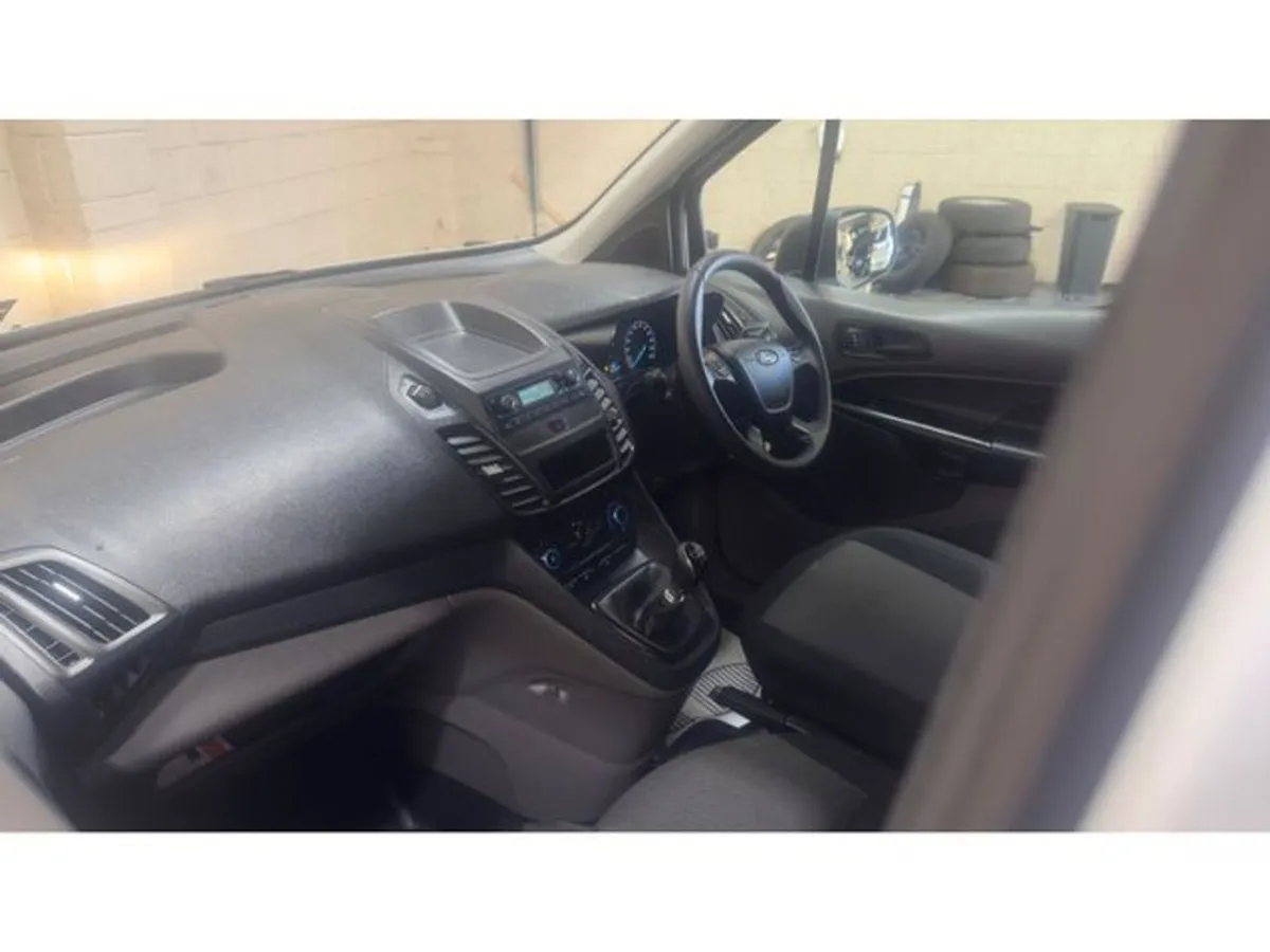 Ford Transit Connect SWB Base 1.5 TD M6 - Image 2