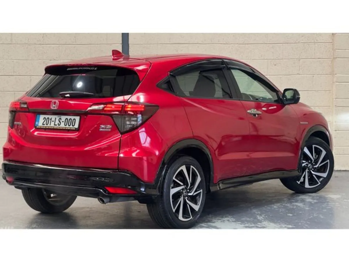 Honda Vezel Hybrid RS - Image 3