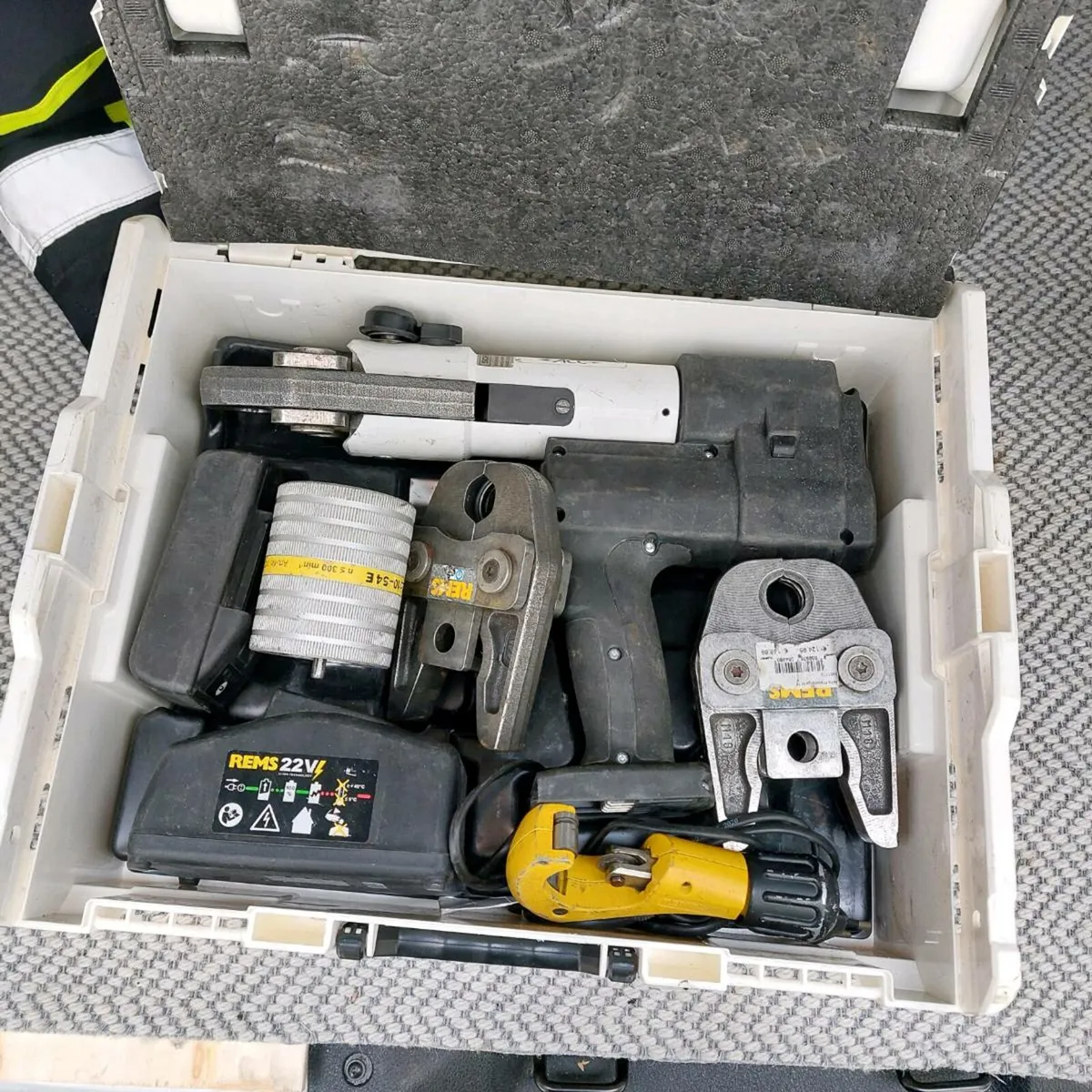 REMS battery  pipe crimper - Image 1
