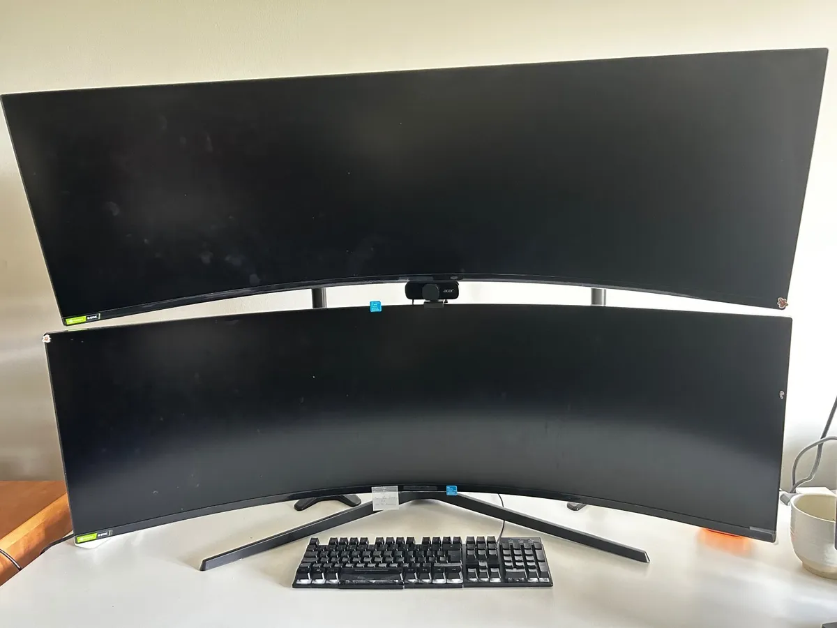 Samsung 49” Odyssey G9 curved OLED screen - Image 1