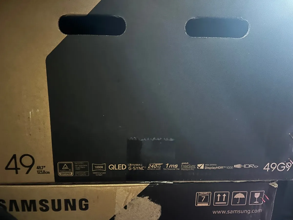 Samsung 49” Odyssey G9 curved OLED screen - Image 3