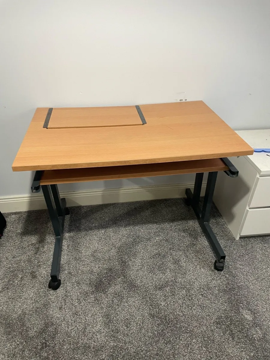 Computer desk - Image 2
