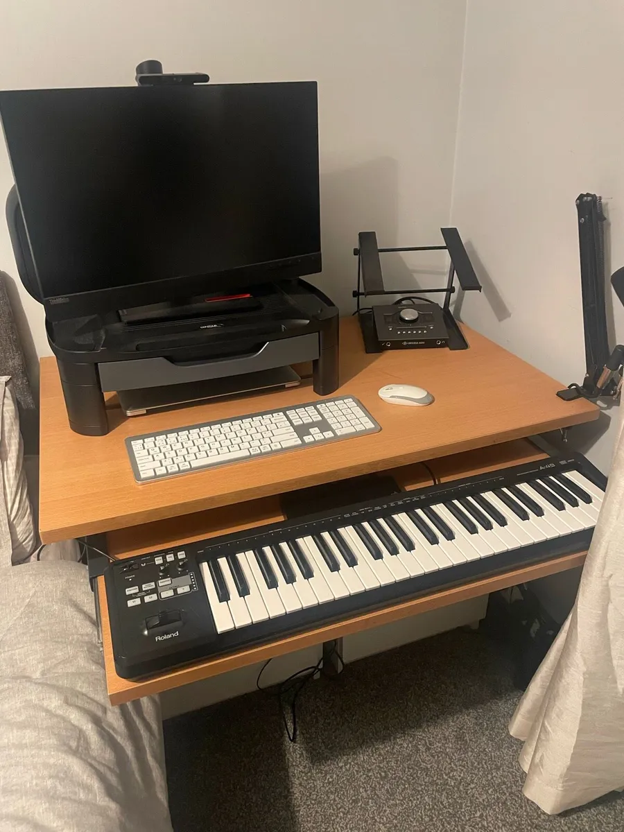 Computer desk - Image 3