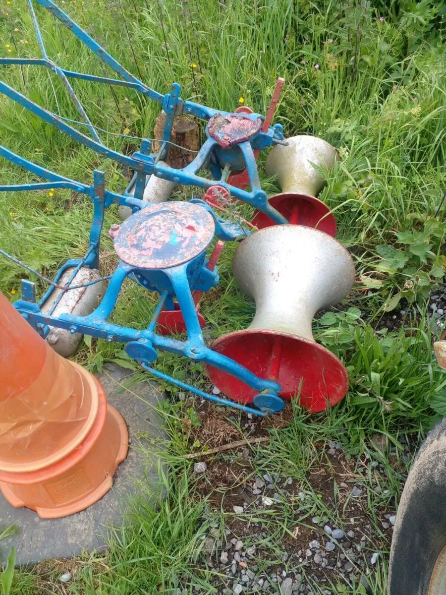 2 turnip sowers - Image 2
