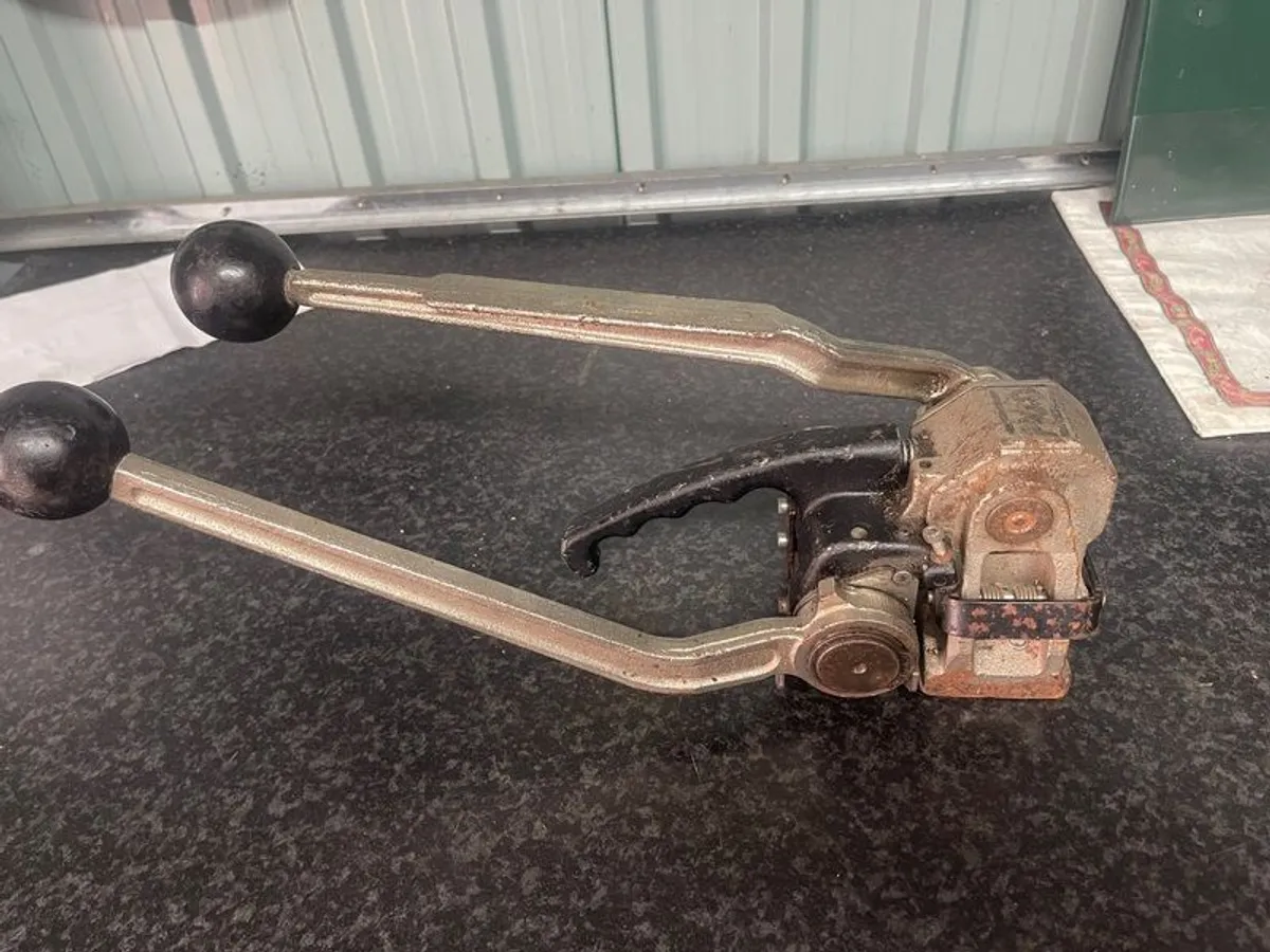 Steel strapping tool - Image 1