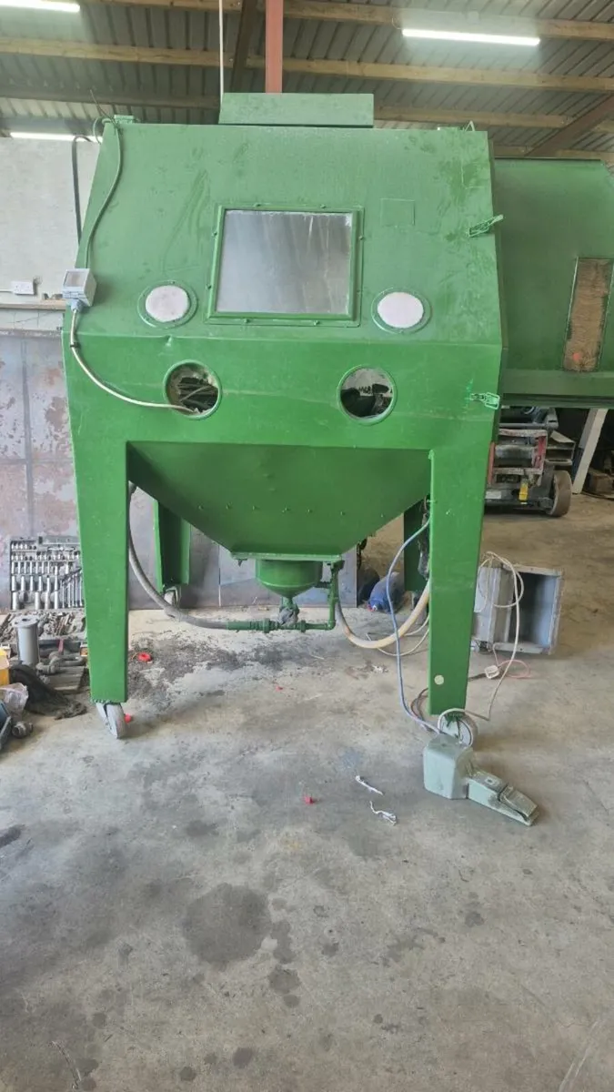 Large sandblasting cabinet - Image 1