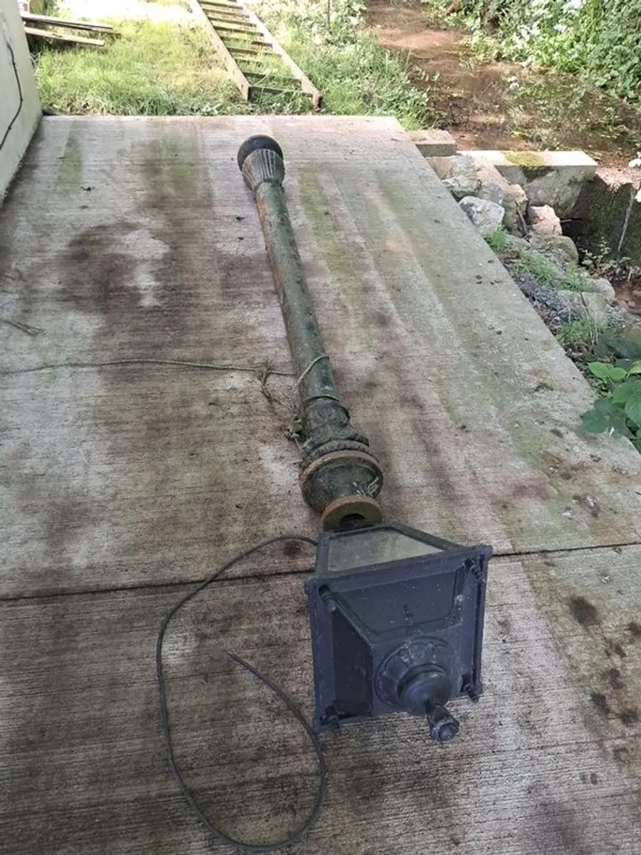 cast iron lamp post - Image 2