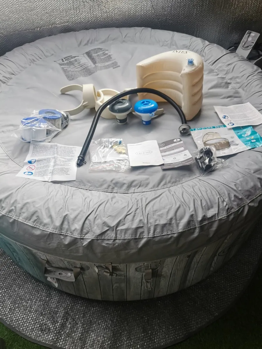 New Lay-Z-Spa Jacuzzi Fiji 2-4persons full set - Image 4