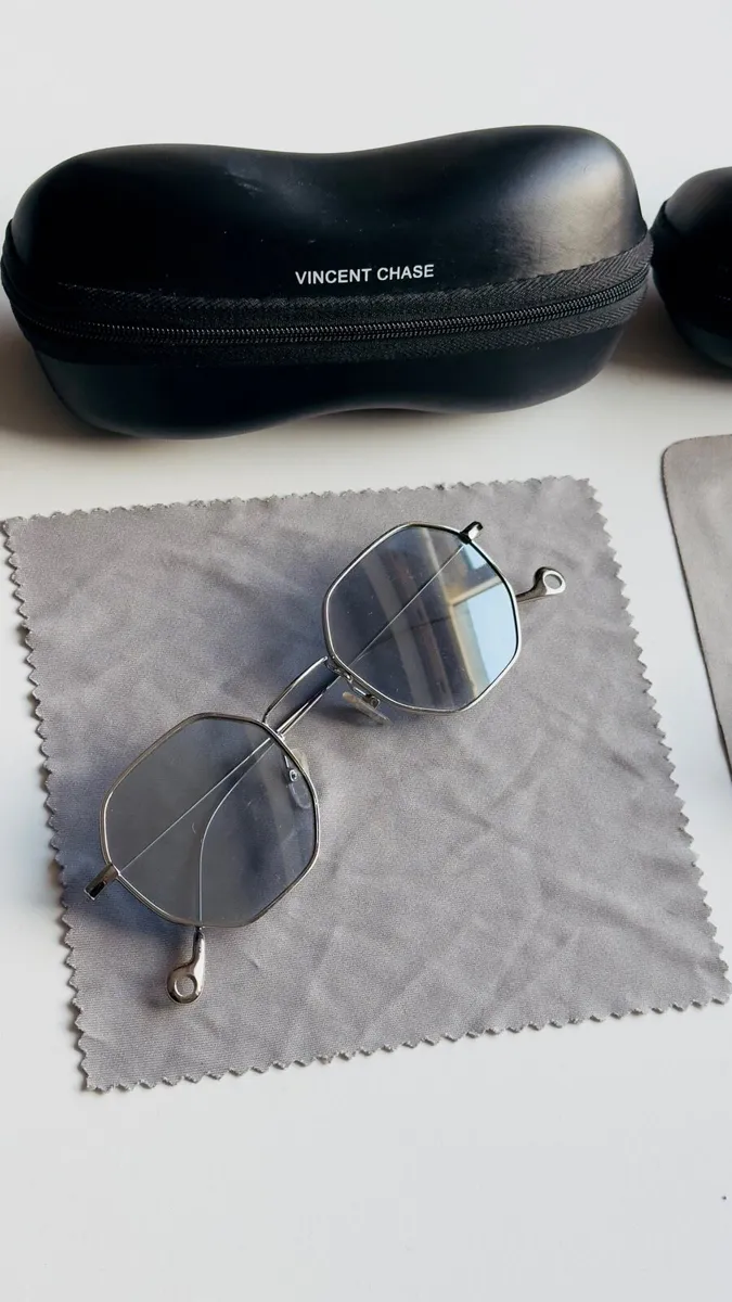 Sunglasses Unisex Stylish Good Condition with Case - Image 2