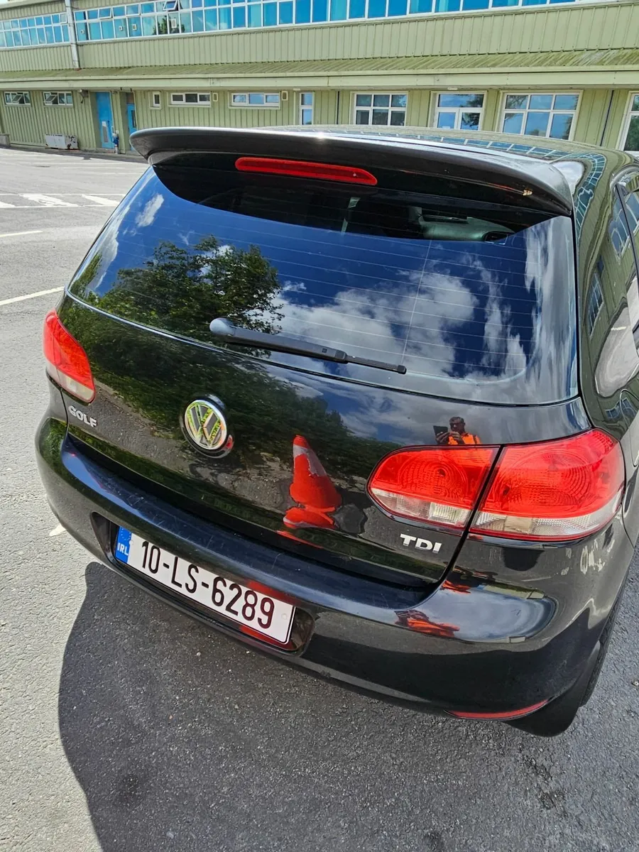 Volkswagen Golf 2010 - Image 2