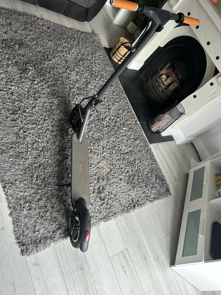 Scooter and push bike - Image 1