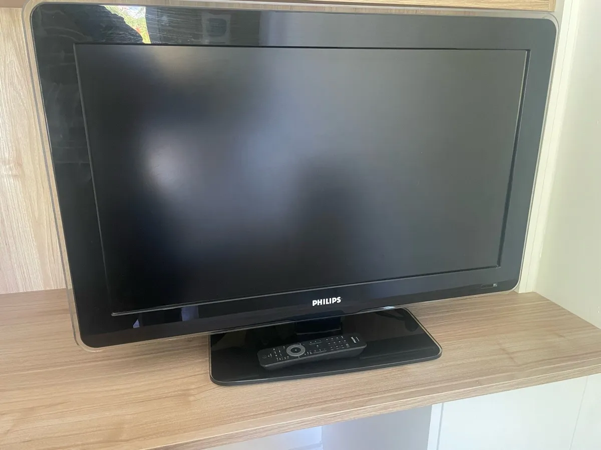 Philips 32” TV with remote control - Image 1