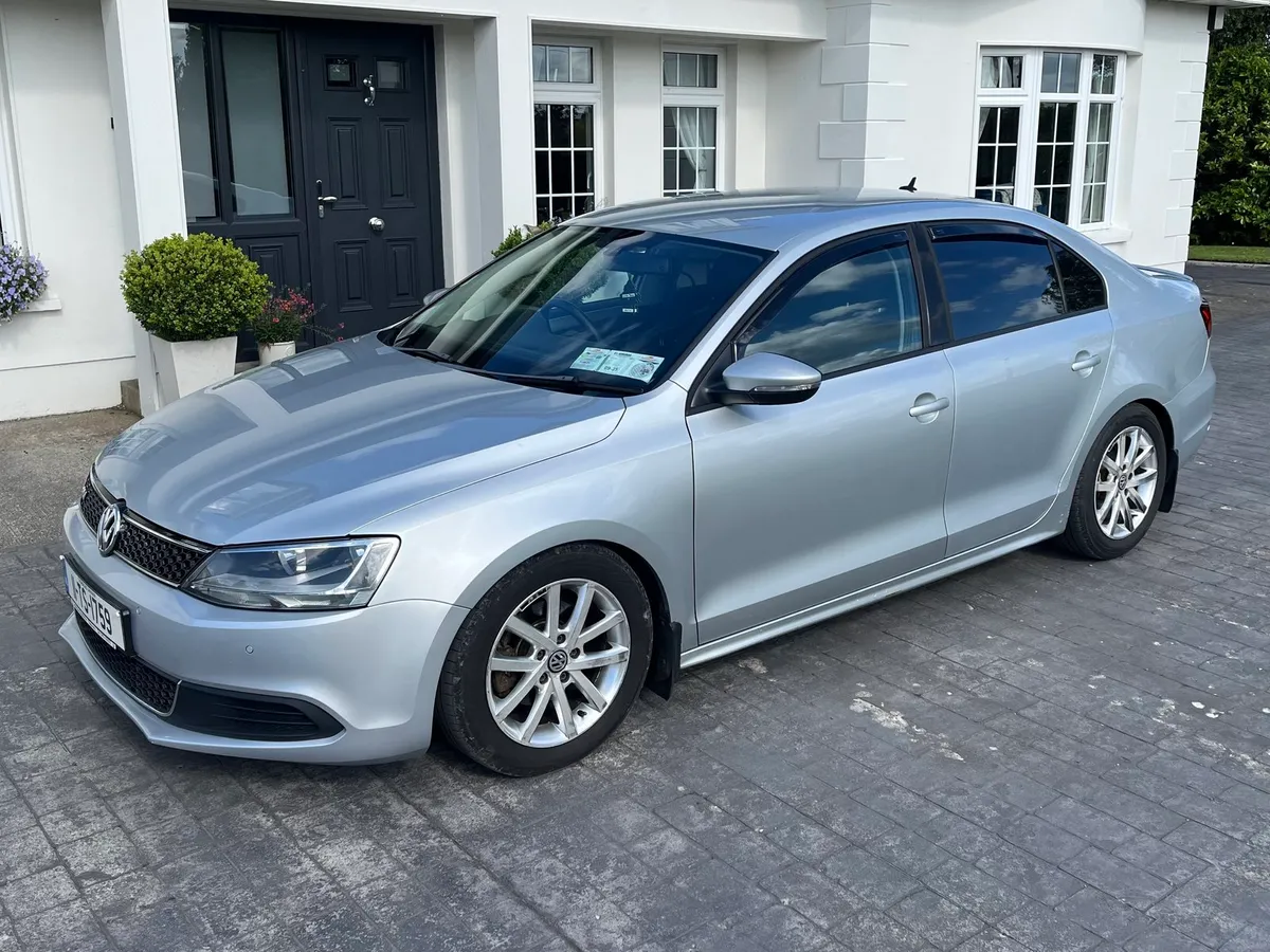 2011 Volkswagen Jetta - Image 2