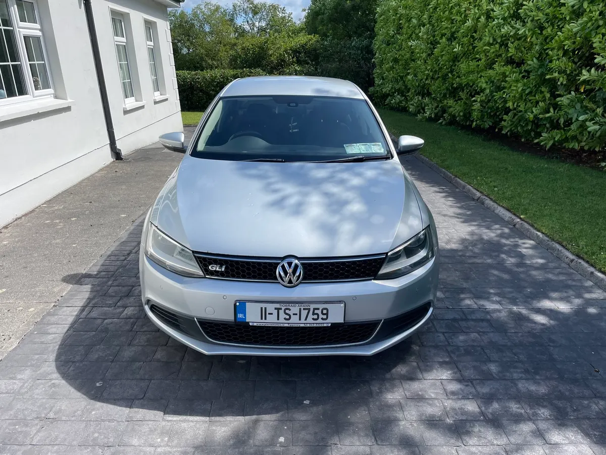 2011 Volkswagen Jetta - Image 3