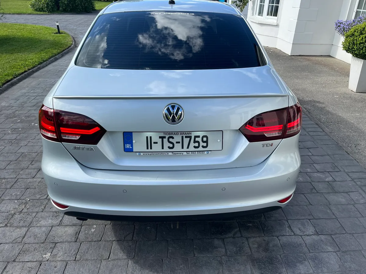2011 Volkswagen Jetta - Image 4