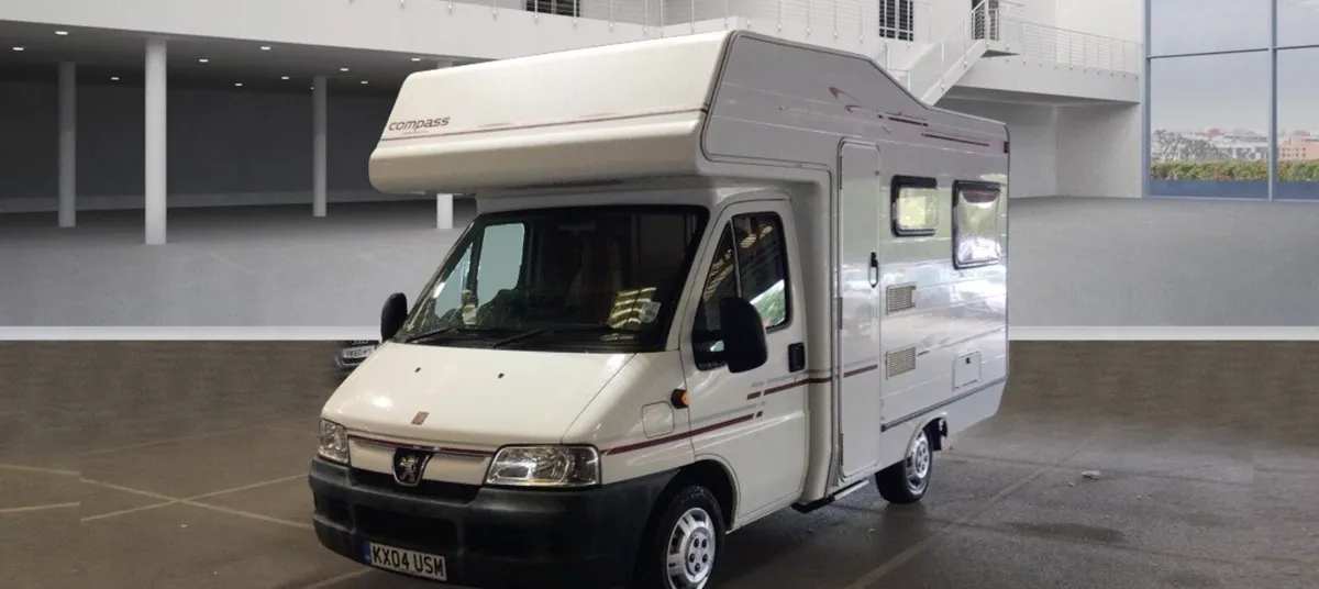 04 Compass Avantgarde 4berth only 22,000miles - Image 2