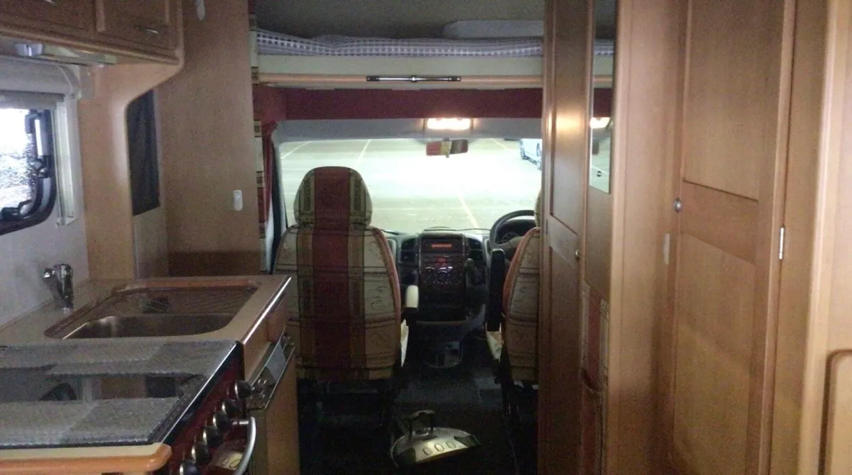 04 Compass Avantgarde 4berth only 22,000miles - Image 3