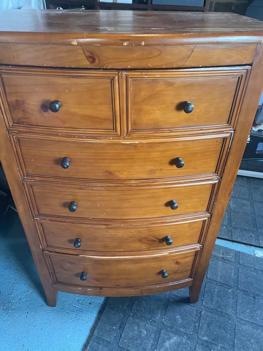 Chest of drawers