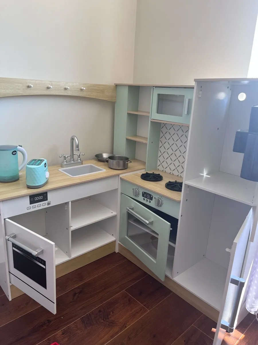 Children’s play kitchen - Image 2