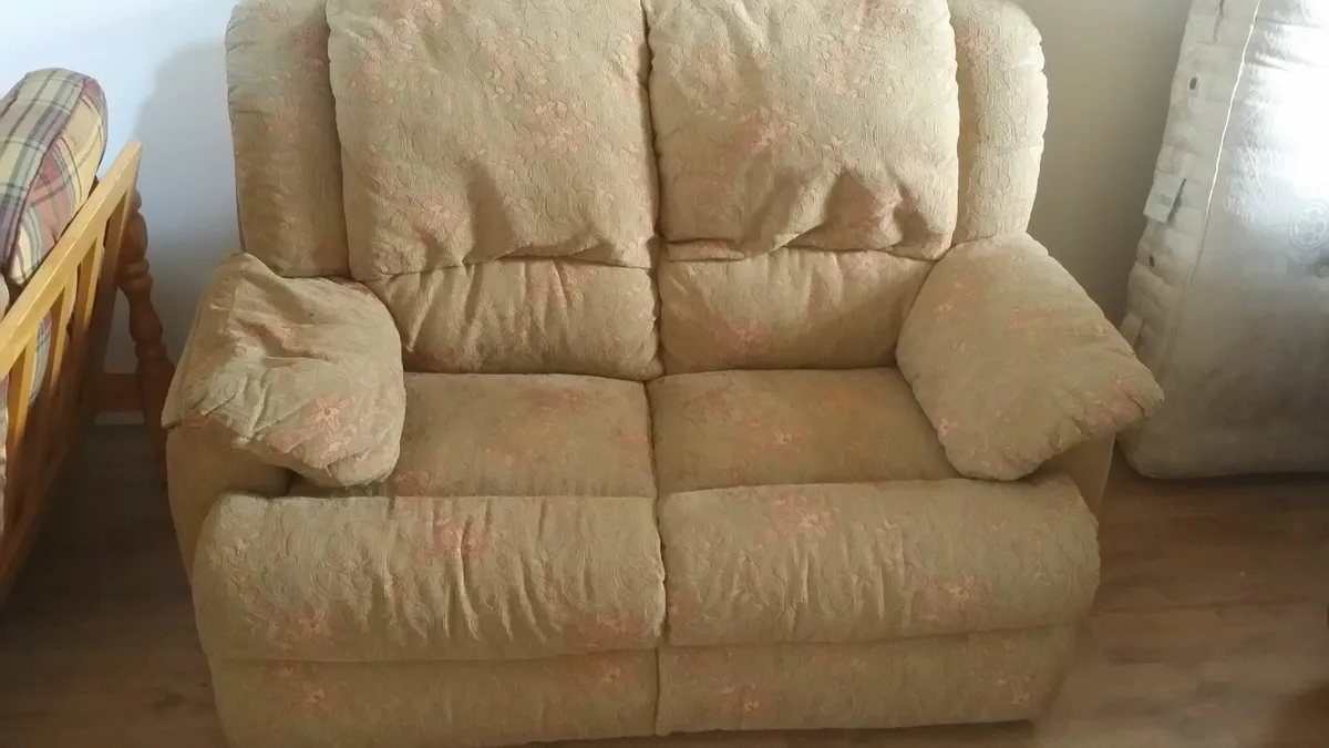 2 seated sofa - Image 2